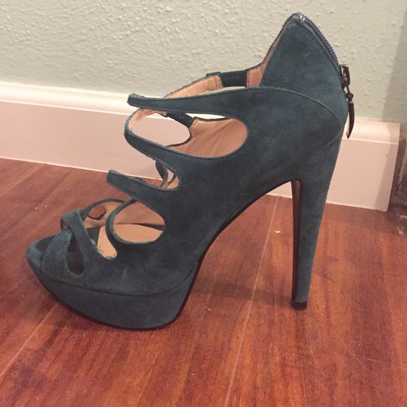 Guess Heels - Picture 2 of 3